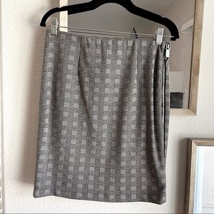 VINCE CAMUTO 🩶Side Zipper Skirt